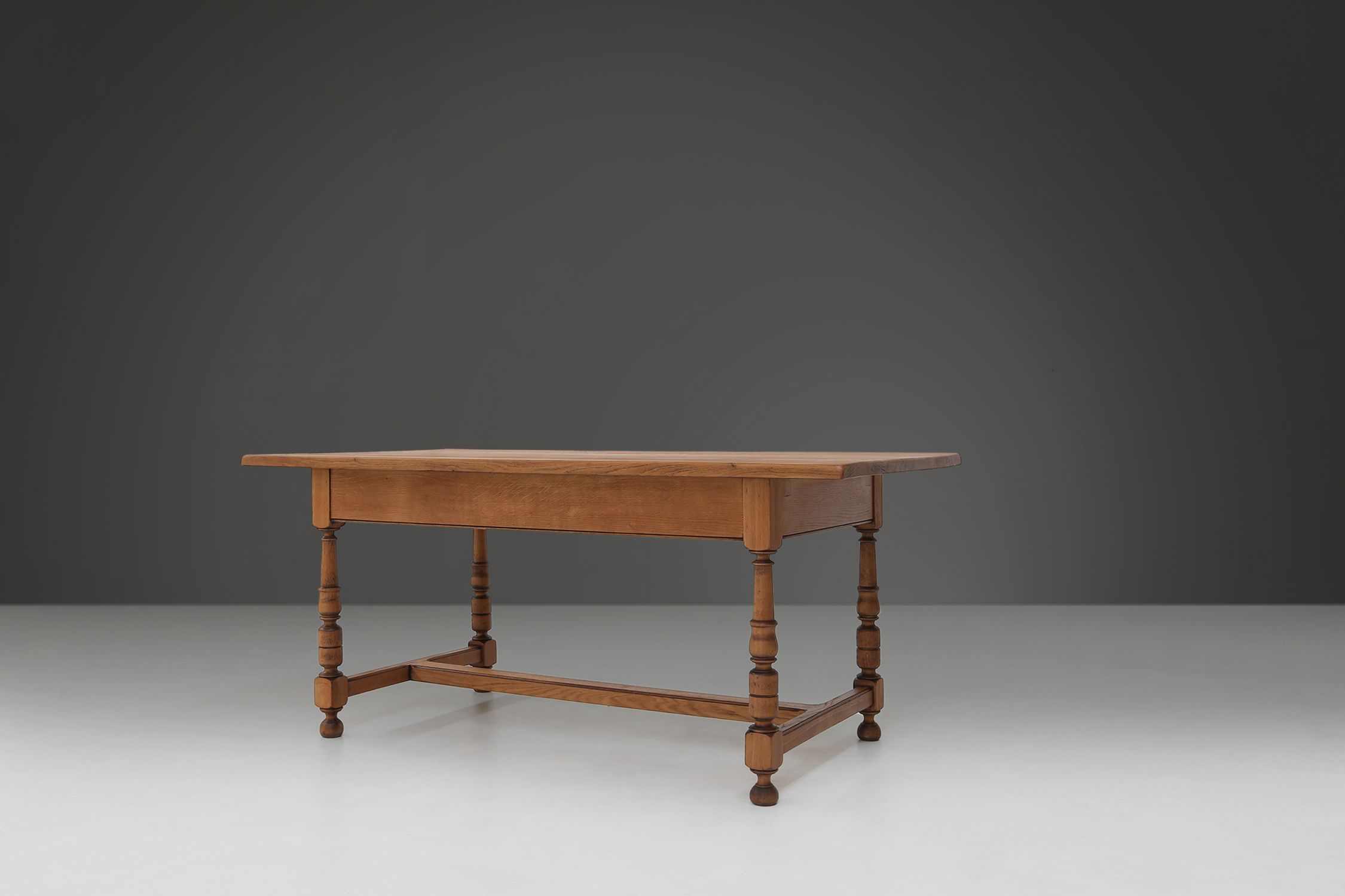 20th century Belgian oak dining tablethumbnail